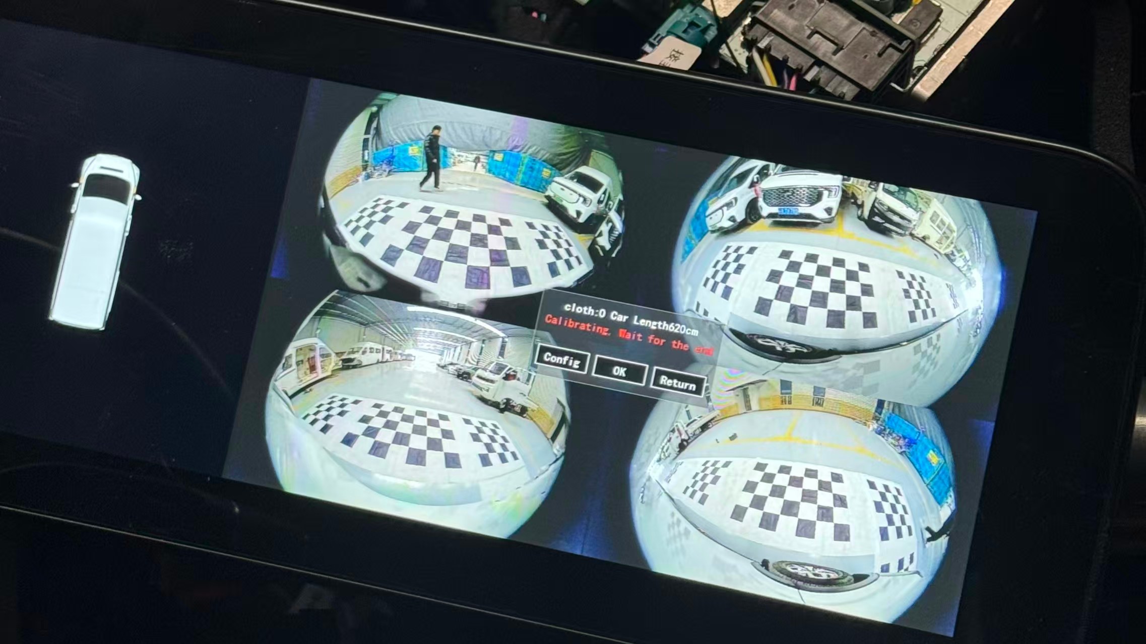 360°-Ansicht erhält OEM-Auftrag; Candid sichert sich Pilotauftrag für Busse 2026