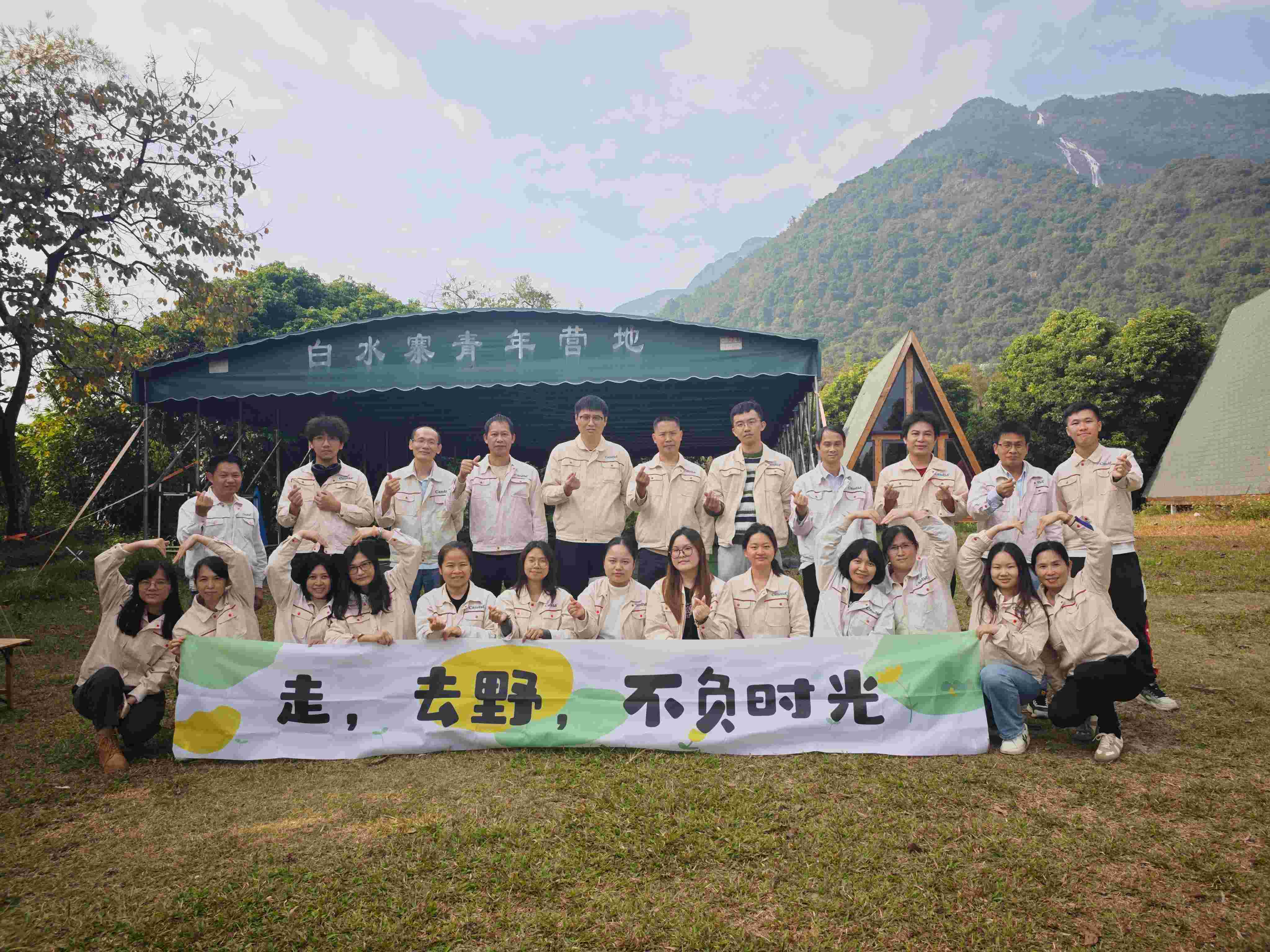 Gemeinsam aufbauen und teilen, eine Win-Win-Kooperation – Offene Teambuilding-Aktivitäten im Dezember